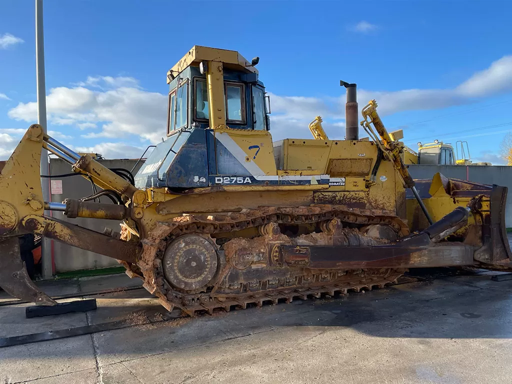 KOMATSU D275-2