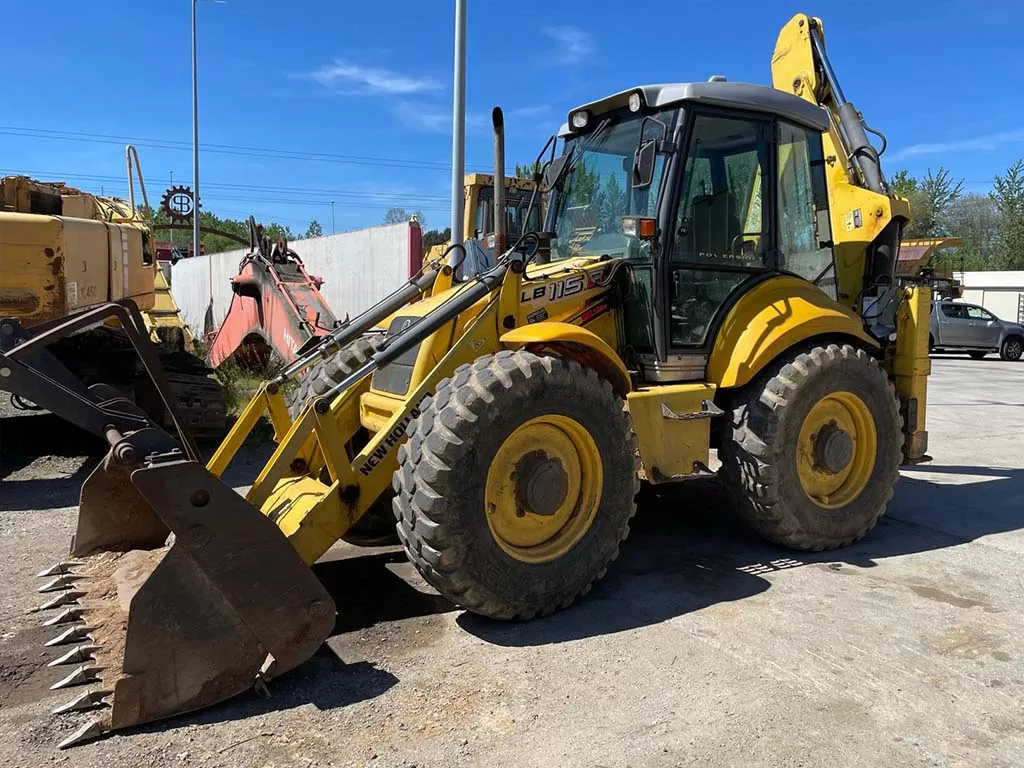 New Holland LB115B-4PS