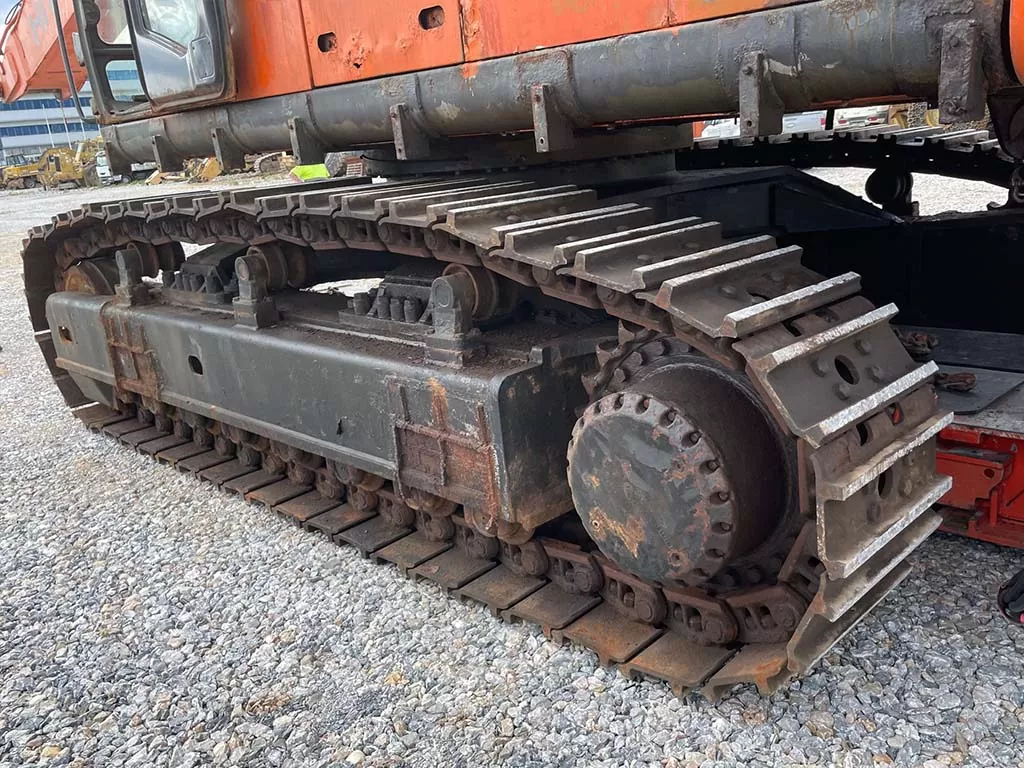 Hitachi 670 LCH – Image 6