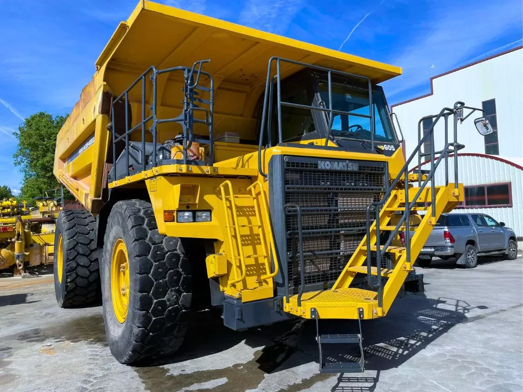 Komatsu HD605-7